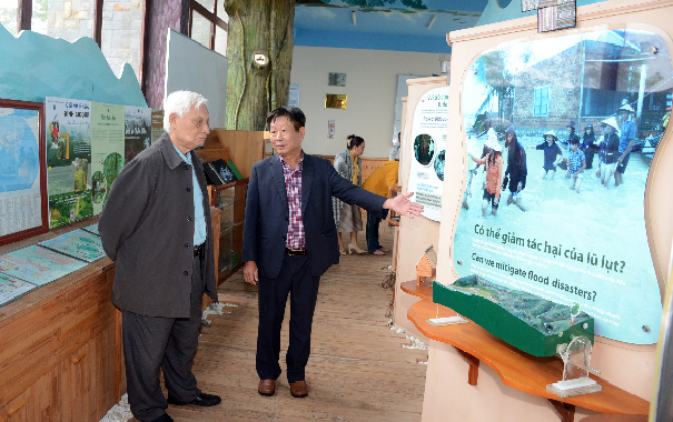 Các[-]nhà[-]khoa[-]học[-]Hội[-]BVTN&MT[-]Việt[-]Nam[-]và[-]Hàn[-]Quốc[-]thăm[-]thăm[-]và[-]làm[-]việc[-]tại[-]Vườn[-]quốc[-]gia[-]Bidoup[-]-[-]Núi[-]Bà